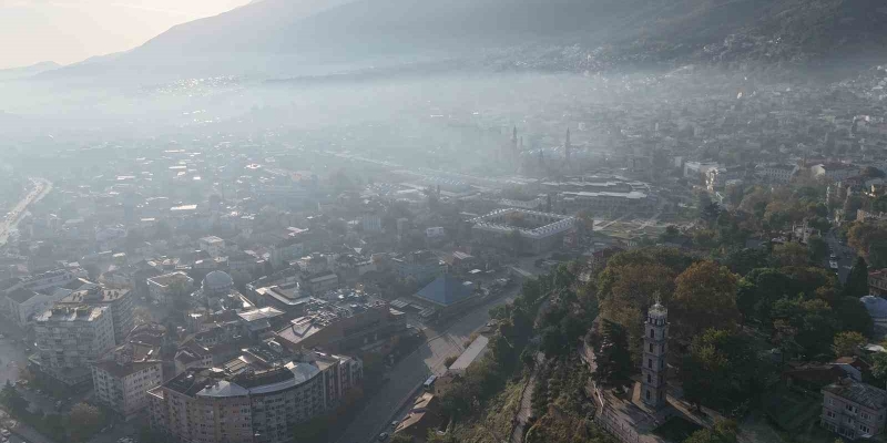 Bursa’da tarihi mekanlar, sisler arasından görüntülendi