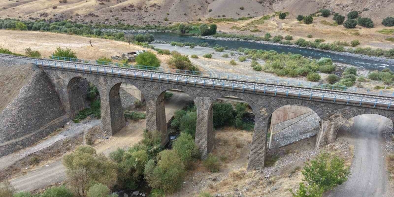 Palu’da 100 metrelik alanda 4 tarihi köprü