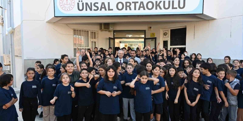 Başkan Kocagöz çeşme talebini yerine getirdi, öğrencilerle birlikte fidan dikti