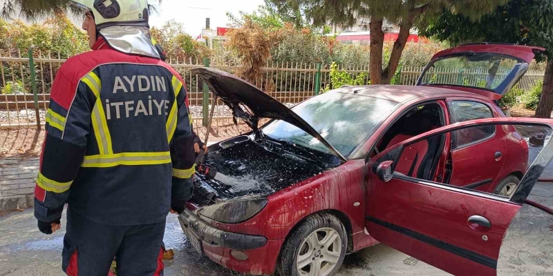 Otomobil seyir halindeyken dumanlar yükseldi