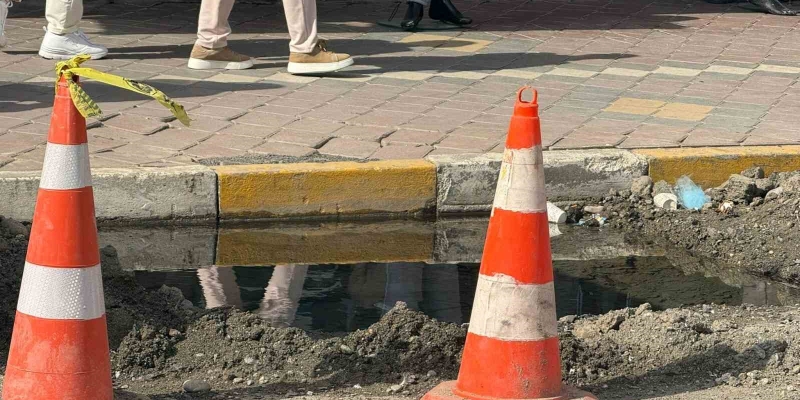 Iğdır’da su patlağı bir aydır boşa akıyor: Vatandaş tepkili