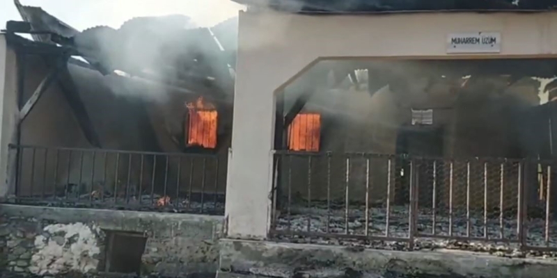 Sivas’ta 2 ev ve 2 samanlık küle döndü