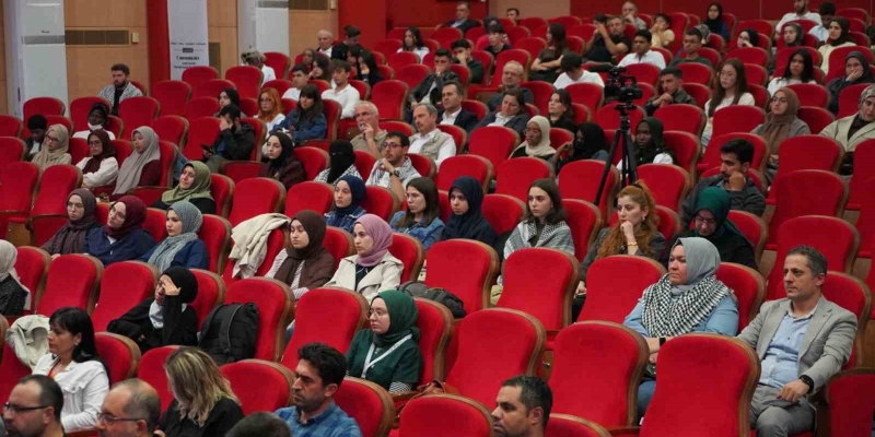 Karabük Üniversitesinde "Gazze’de Çocuk Olmak" paneli düzenlendi