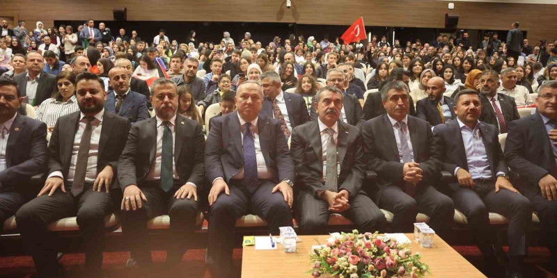 Bakan Tekin: "Gençlerimize vatan sevgisini sanatla göstermek istiyoruz"