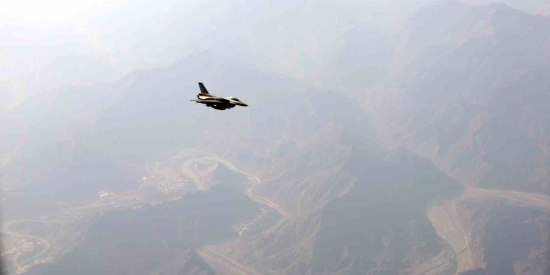 Erdoğan’ın Maskat Havaalanına inişinde F-16 savaş uçakları eşlik etti
