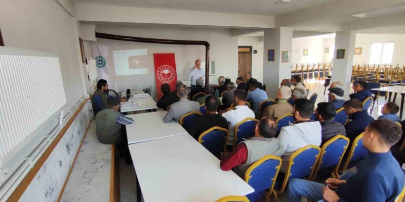 Kars’ta hayvan yetiştiriclerine şarbon hastalığı ve korunma yöntemleri anlatılıyor