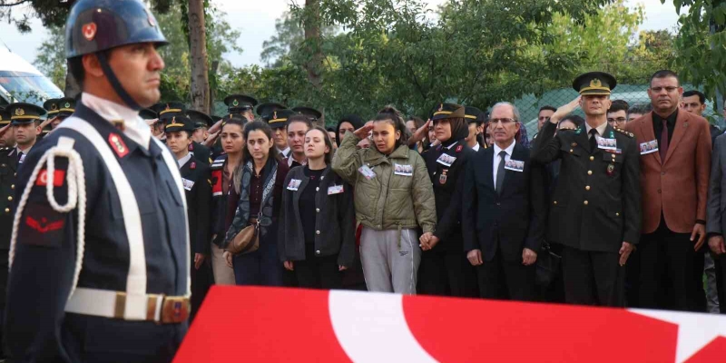 Feci kazada şehit olan jandarma personelleri gözyaşlarıyla memleketlerine uğurlandı