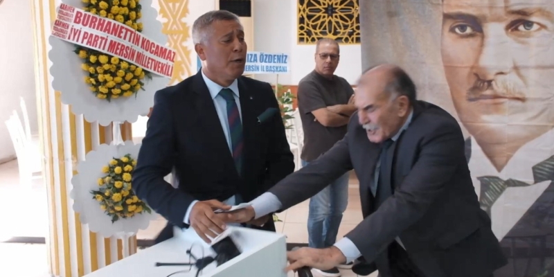 İYİ Parti kongresinde gergin anlar, kürsüyü bile devirdiler