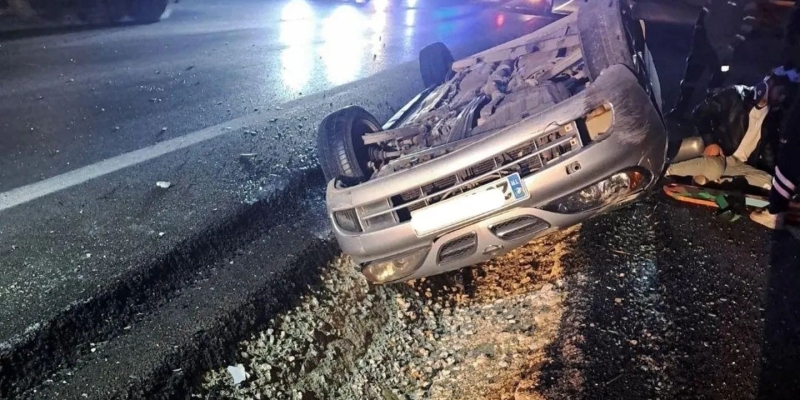 Elazığ’da otomobil takla attı: 2 yaralı
