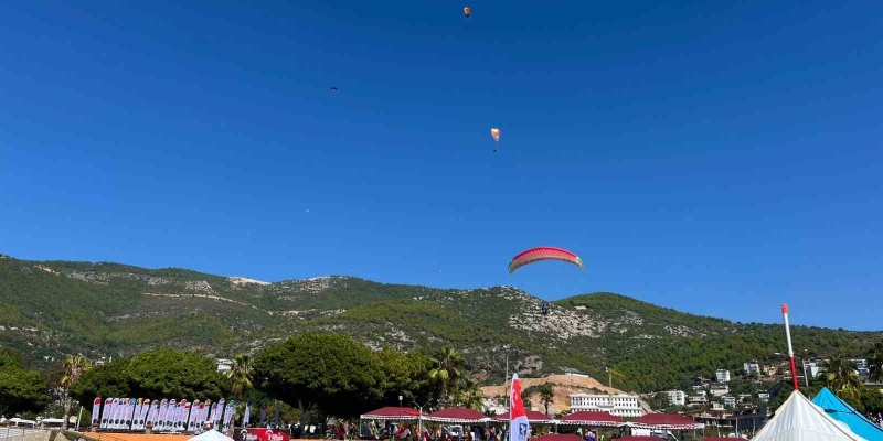 Dünya Yamaç Paraşütü Hedef Şampiyonası Alanya’da başladı