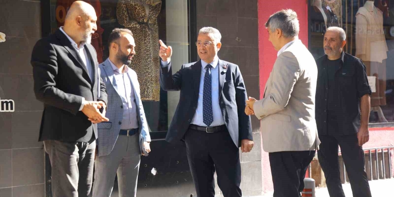 Başkan Kurnaz: "Gazi Caddesi daha modern ve daha aydınlık bir görünüme kavuşacak"