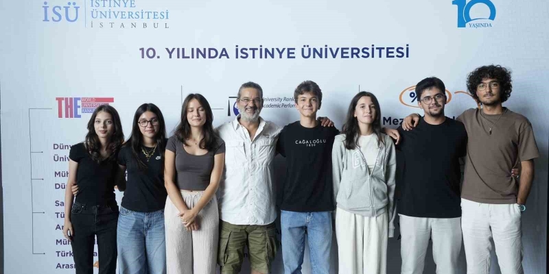 CERN liseler arası Demet Hattı yarışmasını kazanan öğrenciler İstinye Üniversitesi’nde buluştu