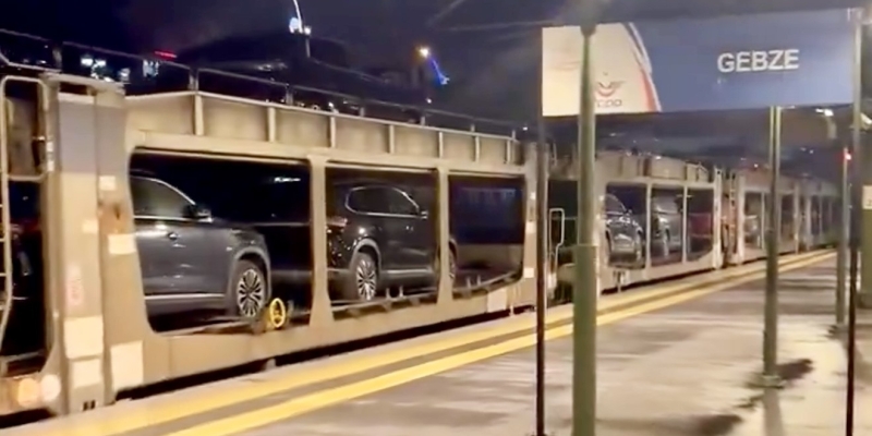 Almanya’dan sipariş edilen Togg otomobilleri trenle Avrupa’ya gidiyor