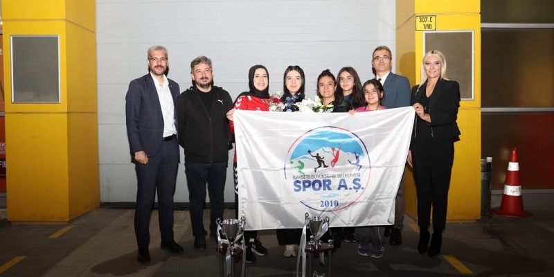 Dünya Şampiyonuna coşkulu karşılama