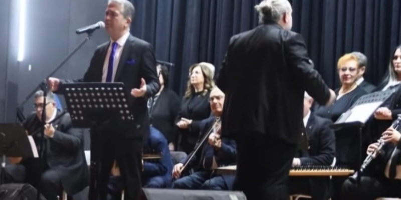 Aydın’da yıllarca valilerin makam şoförlüğünü yapan Danyal, sesiyle dinleyenleri mest ediyor