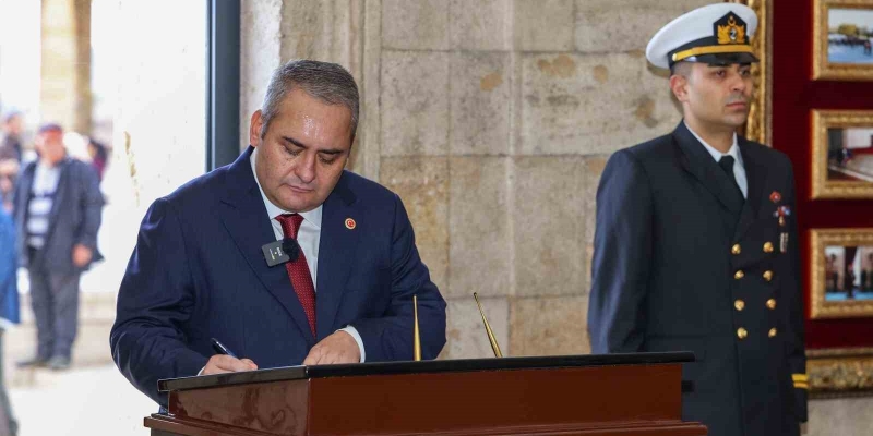 Ankara’nın Başkent oluşunun 102’nci yılında binlerce Keçiörenli Anıtkabir’i ziyaret etti
