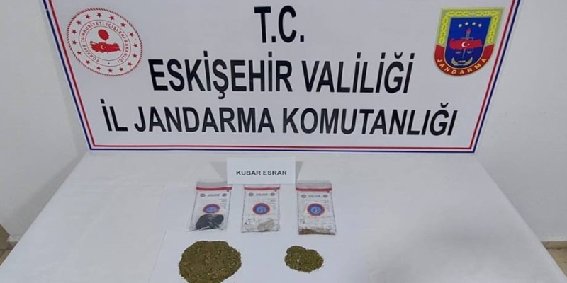 Yol kontrolünde durdurulan araçta uyuşturucu madde ele geçirildi