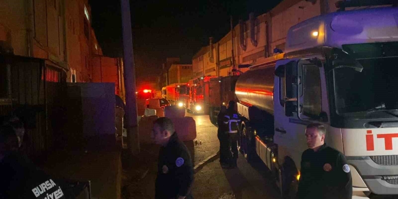 Mobilya imalathanesinde korkutan yangın