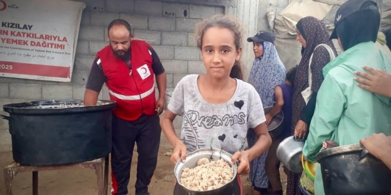 Türk Kızılay, Gazze’de sağlanan ateşkes sonrası yardımlarını artırdı