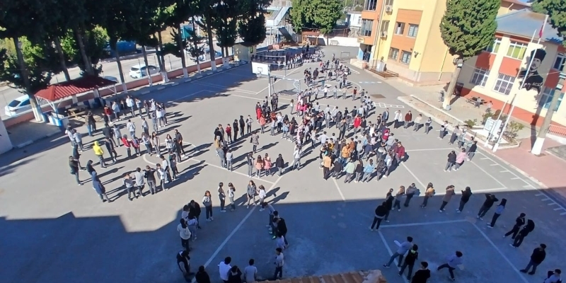 Mersin’de tüm okullarda eş zamanlı afet tatbikatı gerçekleştirildi