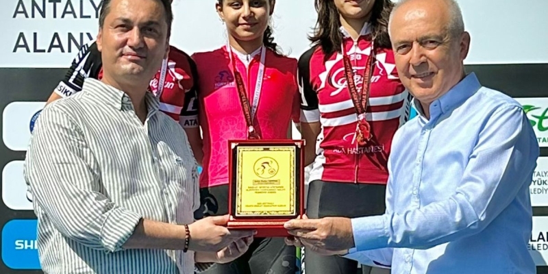 Bisikletin altın kızı Buse sezonu zirvede tamamladı
