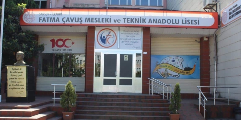 Samsun’da 3 öğrenci zehirlenme şüphesiyle hastaneye kaldırıldı