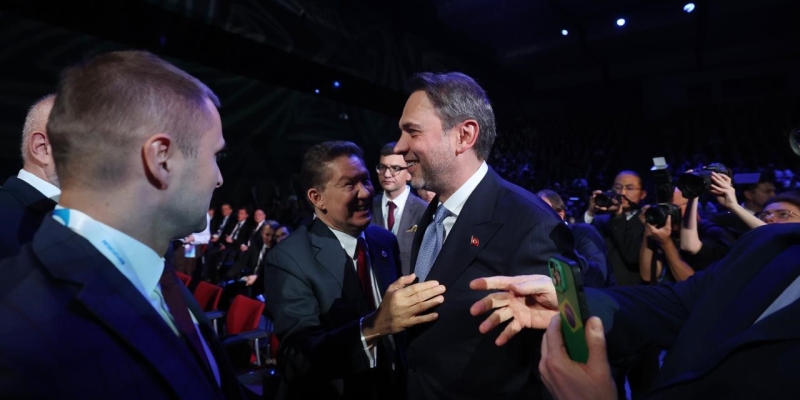 Bakan Bayraktar, Rusya’da doğal gaz mesajı verdi