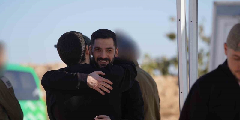 İsrail ile Hamas arasında esir takası başladı: Hamas, ilk 7 esiri serbest bıraktı