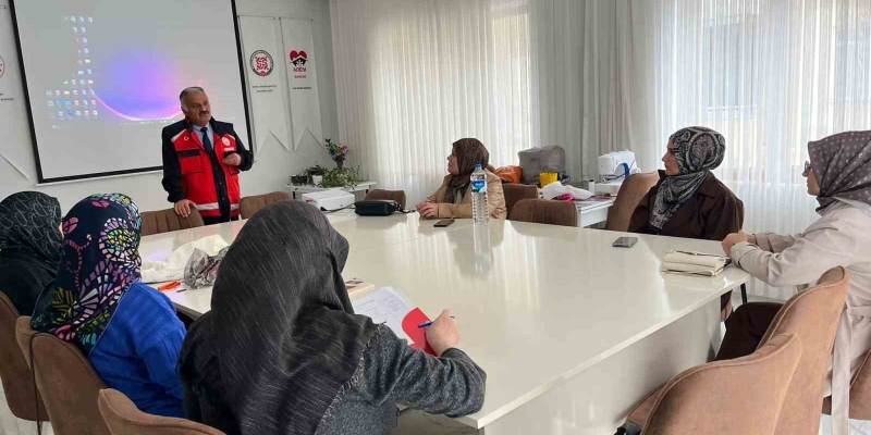 Sosyal hizmet personeline bakanlığın çalışmaları anlatıldı