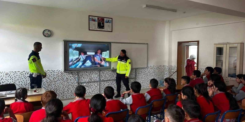 Öğrenci ve öğretmenlere güvenli trafik anlatıldı