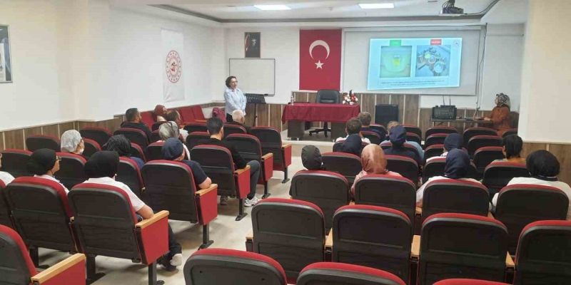 Yurt çalışanlarına hijyen eğitimi verildi