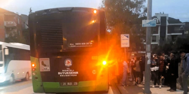 Denizli’de halk otobüsü yolda kaldı