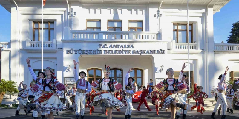 Antalya’da sanatın kalbi Kaleiçi’nde attı