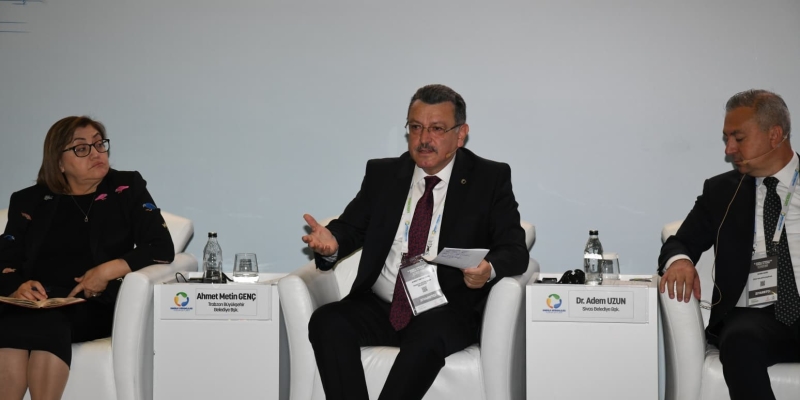 Başkan Ahmet Metin Genç: "Enerjinin üretimi kadar yönetimi de önemli"