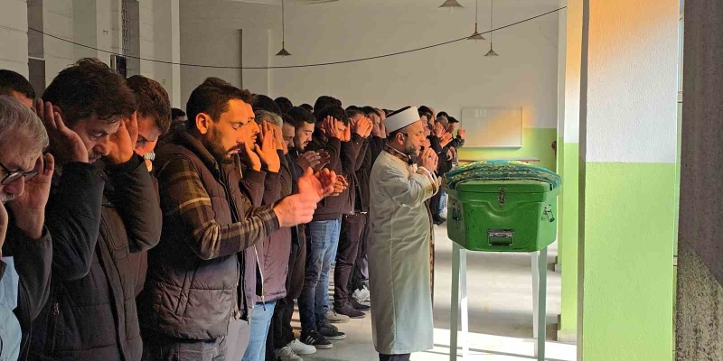 Tır kazasında hayatını kaybeden 22 yaşındaki sürücü son yolculuğuna uğurlandı