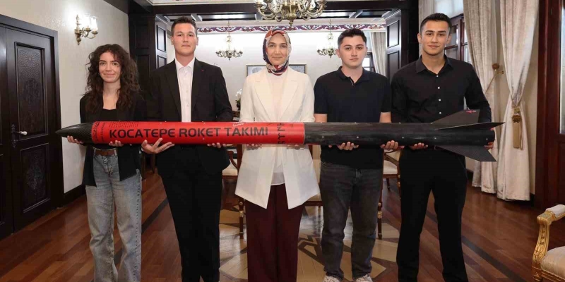 Valiyi ziyarete roketle geldiler