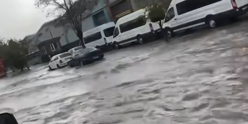 Gaziantep’te şiddetli sağanak hayatı olumsuz etkiledi