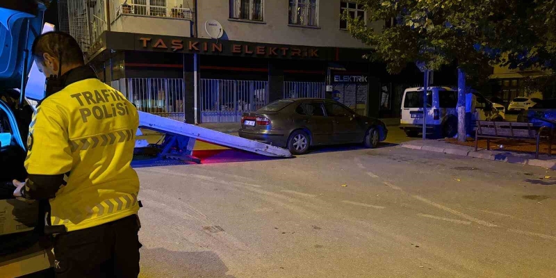 Ehliyetsiz sürücü kural tanımadı