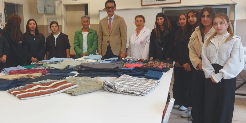 Moda tasarımı öğrencilerine kumaş desteği