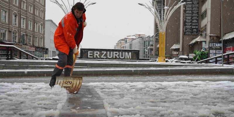 Erzurum güne kar ile uyandı