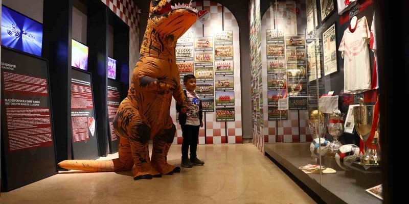 Elazığ Kent Müzesi’nde dinozor sürprizi: Ziyaretçiler gözlerine inanamadı