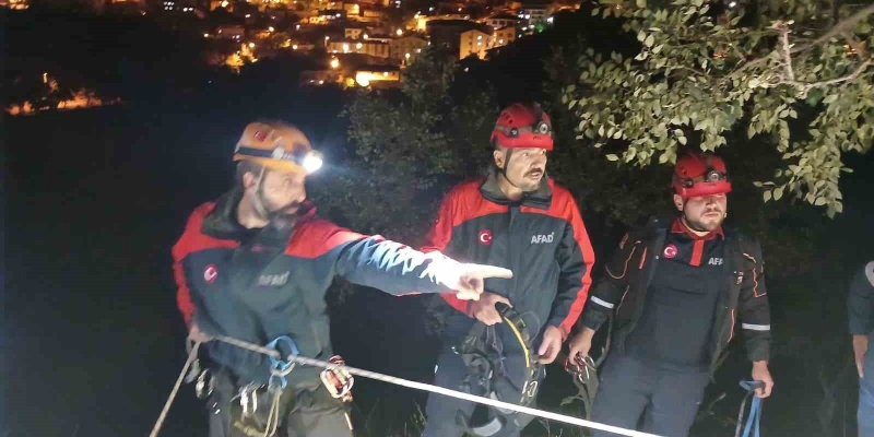 Kayalıklarda mahsur kalan şahıs AFAD ekiplerince kurtarıldı