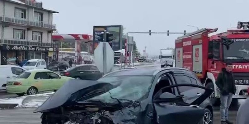 Kar yağışı trafik kazalarına neden oldu