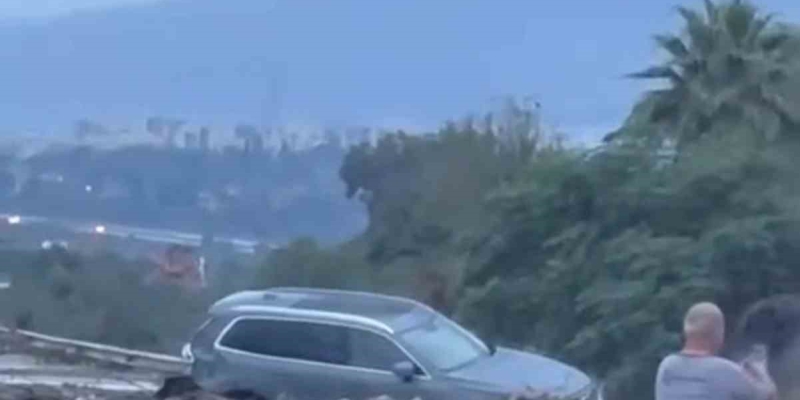 Hatay’da heyelanın kapattığı otoyolda ulaşım durdu