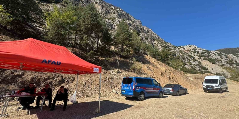Yürüyüş için çıktığı dağda kayboldu, 3 gündür aranan yaşlı adamı çoban buldu