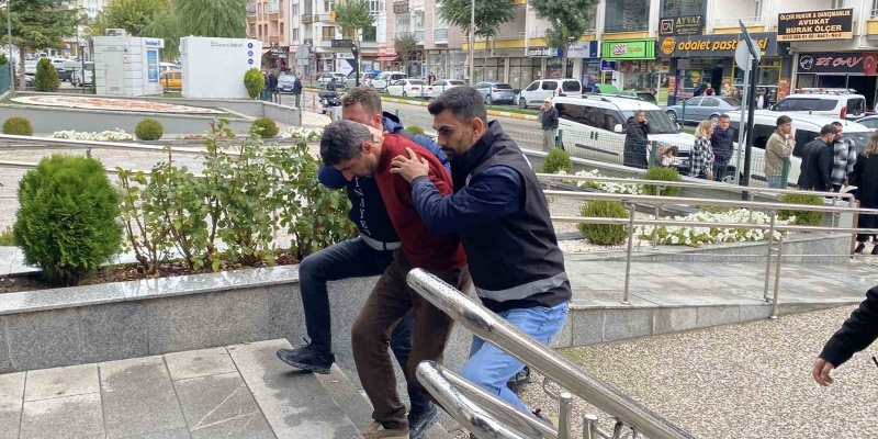 Babasını tüfekle öldüren zanlı adliyeye sevk edildi