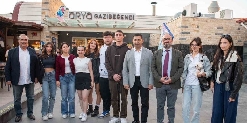 Kuşadası Belediyesi sofrasını bu yıl da üniversitelilerle paylaşıyor