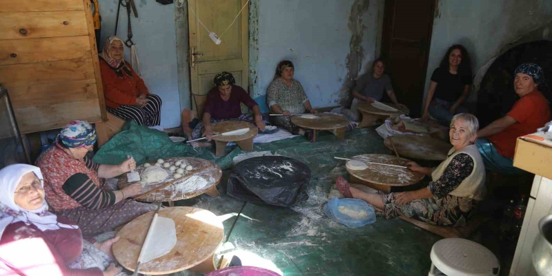Artvinli kadınlar kışa imece usulüyle hazırlanıyor