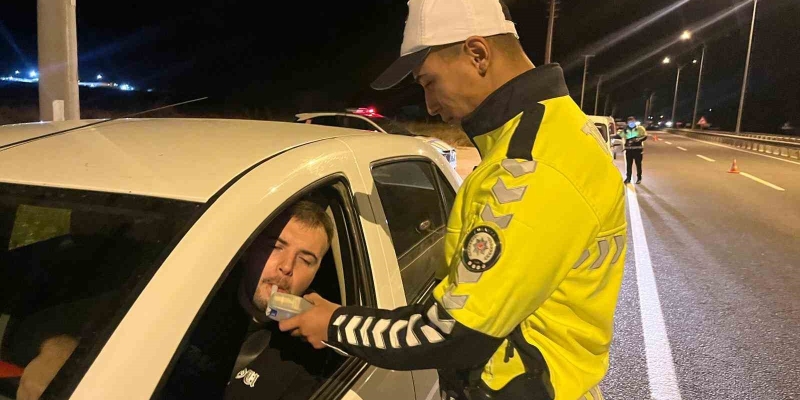 Trafik denetimleri gece-gündüz aralıksız sürüyor