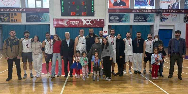 Basketbolda üniversite a takımı şampiyon